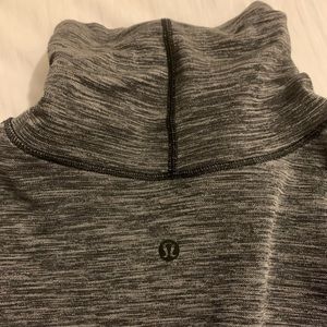 Lululemon Size 12 Turtleneck